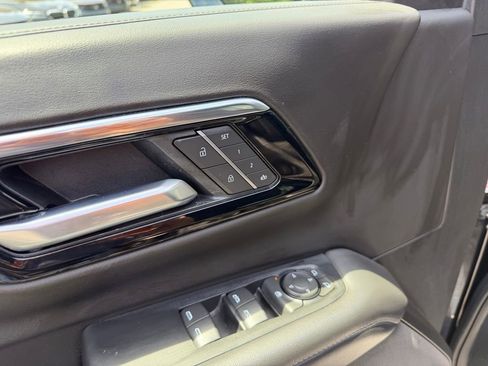 Used 2025 Chevrolet Suburban Z71 AWD/4WD image 21