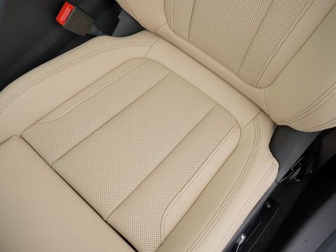 Used 2026 BMW 330i Sedan w/ M Sport Package RWD image 12