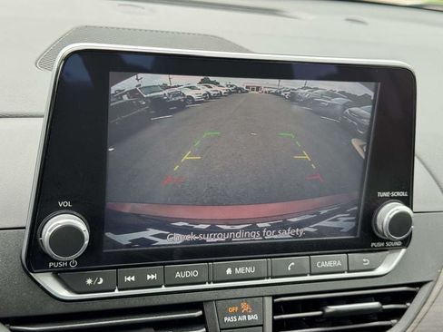 Used 2024 Nissan Altima 2.5 SV FWD image 4