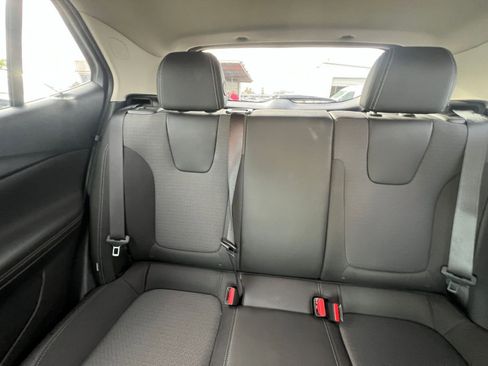 Used 2025 Buick Encore GX Preferred AWD/4WD image 38