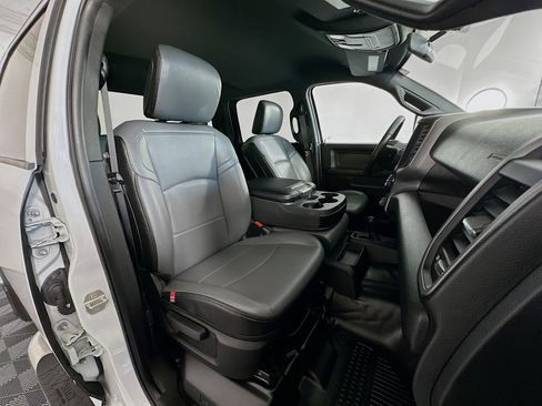 Used 2024 RAM 2500 Tradesman w/ Chrome Appearance Group image 28