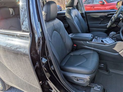 New 2026 Toyota Highlander Platinum AWD/4WD image 24