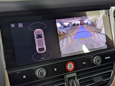 Certified 2025 Porsche Macan S image 32