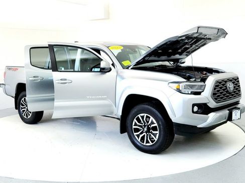 Certified 2023 Toyota Tacoma TRD Sport w/ Technology Package AWD/4WD image 12