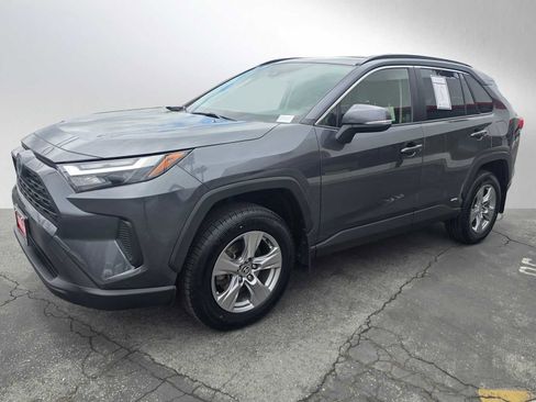 Used 2022 Toyota RAV4 XLE w/ Convenience Package AWD/4WD image 7