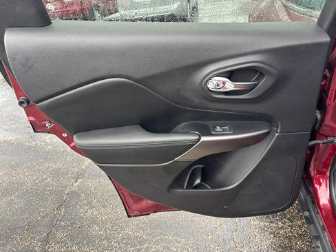 Used 2020 Jeep Cherokee Latitude Plus image 12