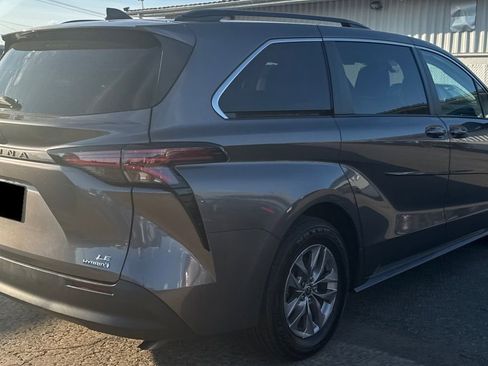 Used 2021 Toyota Sienna LE FWD image 7