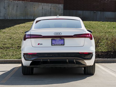 Certified 2024 Audi Q8 e-tron Premium Plus w/ Premium Plus Package image 29