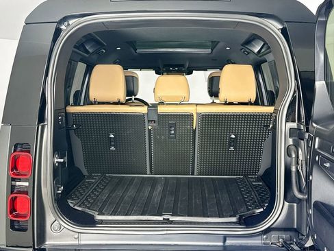 Used 2025 Land Rover Defender 110 X-Dynamic SE image 25