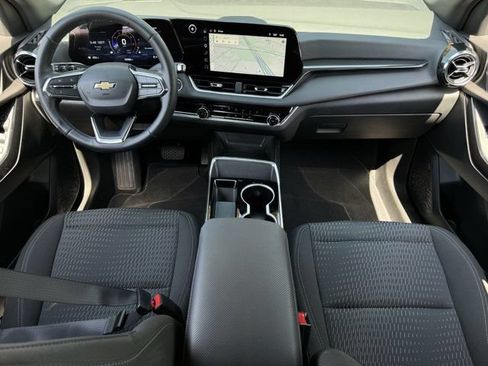 Used 2025 Chevrolet Equinox LT FWD image 11