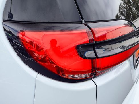 Used 2023 Chrysler Pacifica Touring-L FWD image 25