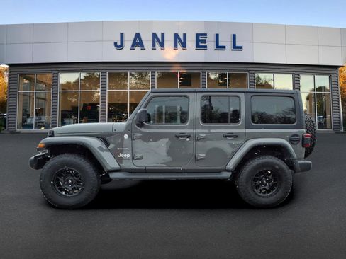 Used 2020 Jeep Wrangler Unlimited Sahara w/ Dual Top Group image 8