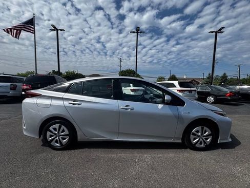 Used 2017 Toyota Prius Prime Plus FWD image 4