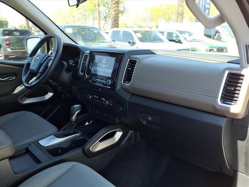 Used 2022 Nissan Frontier SV w/ Technology Package image 10