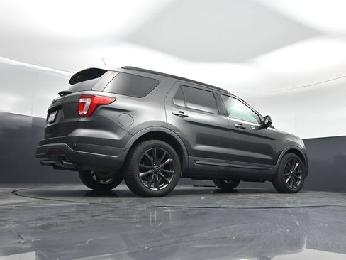 Used 2018 Ford Explorer XLT w/ Equipment Group 202A FWD image 47