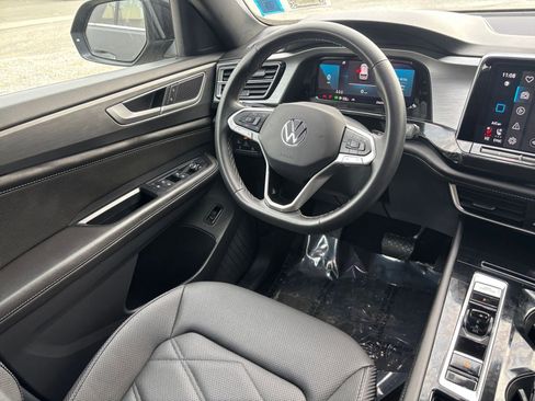 Used 2025 Volkswagen Atlas Cross Sport SE image 30