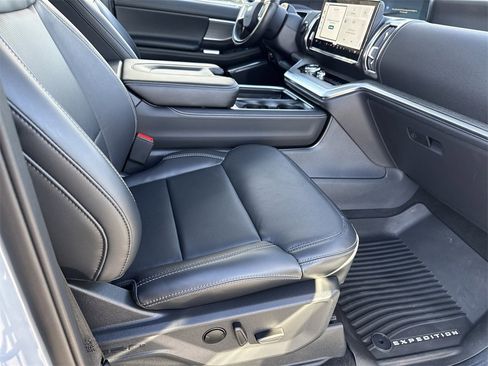 Used 2025 Ford Expedition Max Platinum w/ Driver's Package image 13