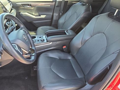 Used 2023 Toyota Highlander Limited AWD/4WD image 17