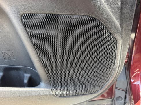 Used 2019 Toyota Highlander XLE FWD image 27