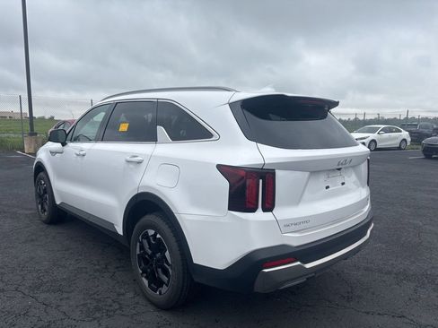 Used 2024 Kia Sorento S AWD/4WD image 5