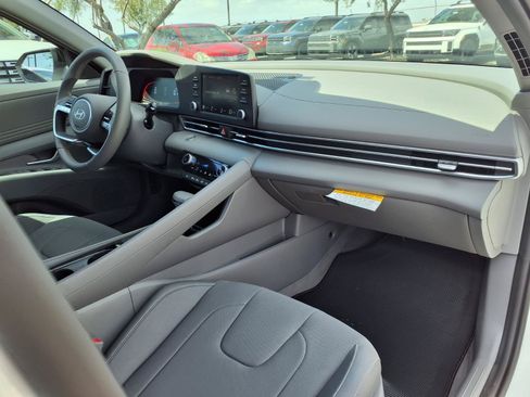Certified 2026 Hyundai Elantra SEL Sport FWD image 10