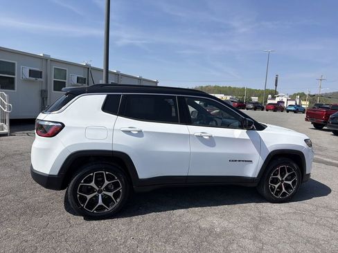 Used 2025 Jeep Compass Limited AWD/4WD image 5