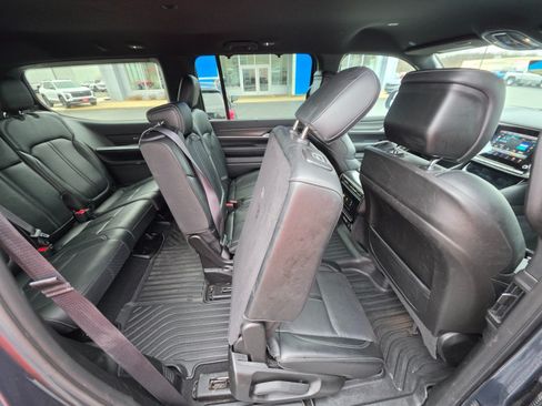 Used 2023 Jeep Wagoneer Series III w/ Convenience Group I AWD/4WD image 18