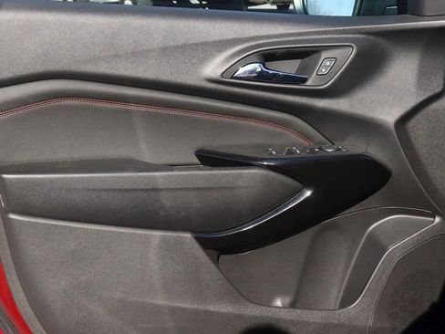 Used 2024 Chevrolet Trax RS w/ Sunroof Package image 9