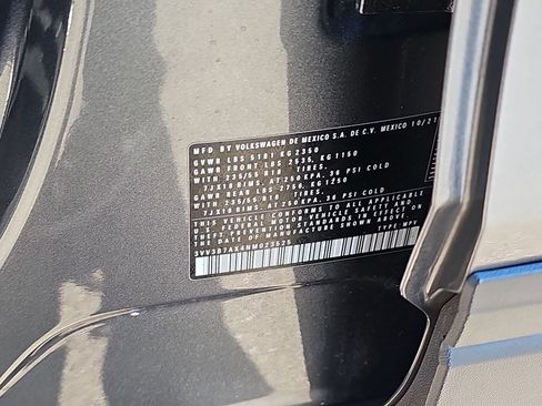 Used 2022 Volkswagen Tiguan SE image 38