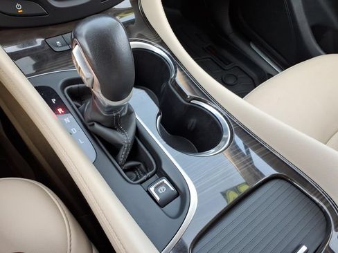 Used 2020 Buick Envision Essence w/ Experience Buick Package FWD image 27