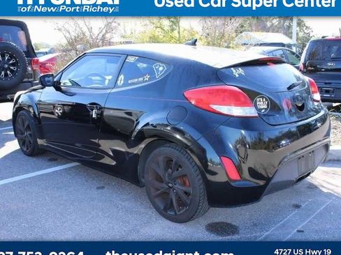 Used 2016 Hyundai Veloster image 2