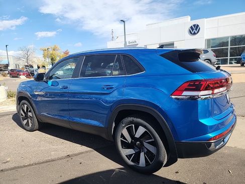 Certified 2025 Volkswagen Atlas Cross Sport SE image 3