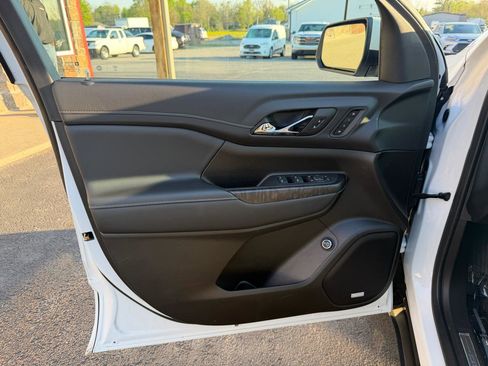 Used 2023 GMC Acadia Denali w/ Denali Ultimate Package image 13