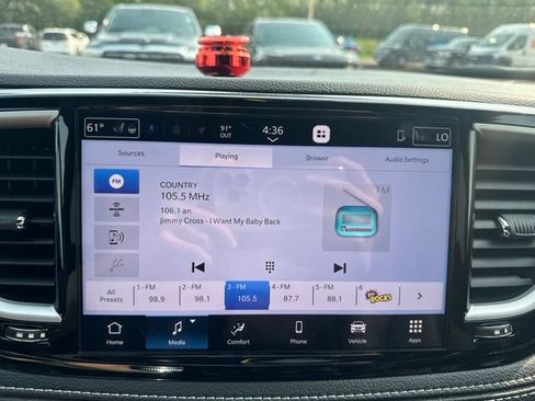 Used 2027 Chrysler Pacifica Select AWD/4WD image 18