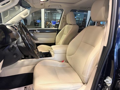 Used 2020 Lexus GX 460 Premium AWD/4WD image 2