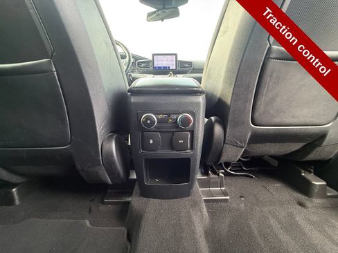Used 2020 Ford Explorer XLT AWD/4WD image 40