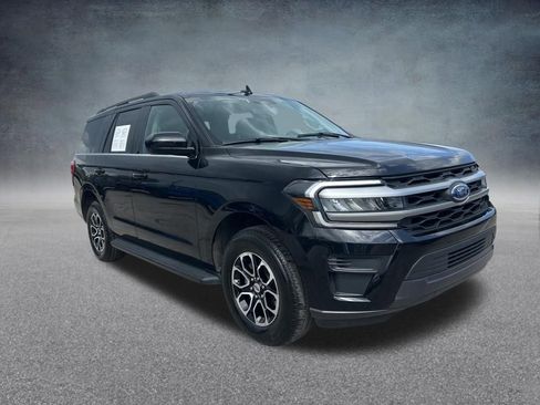 Used 2024 Ford Expedition XLT AWD/4WD image 2