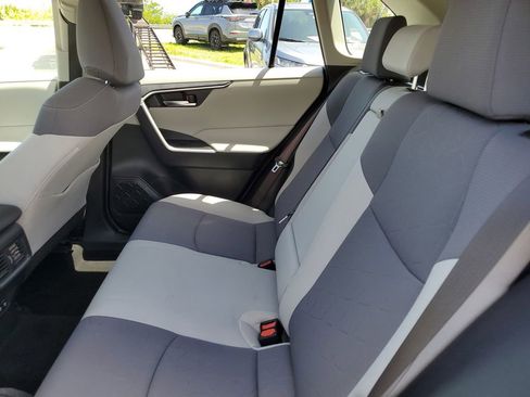 Used 2019 Toyota RAV4 XLE FWD image 13