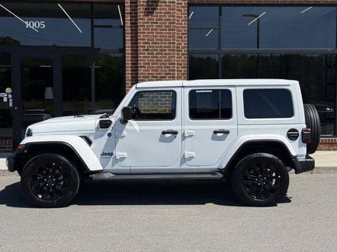 Used 2025 Jeep Wrangler Sahara AWD/4WD image 3