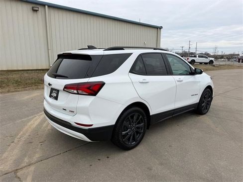 Used 2022 Chevrolet Equinox RS image 3