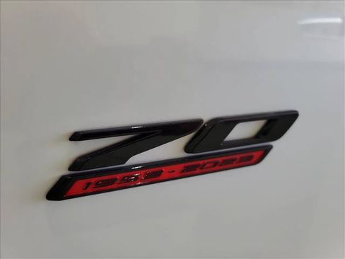 Used 2023 Chevrolet Corvette Stingray Premium Conv w/ Z51 Performance Package RWD image 9