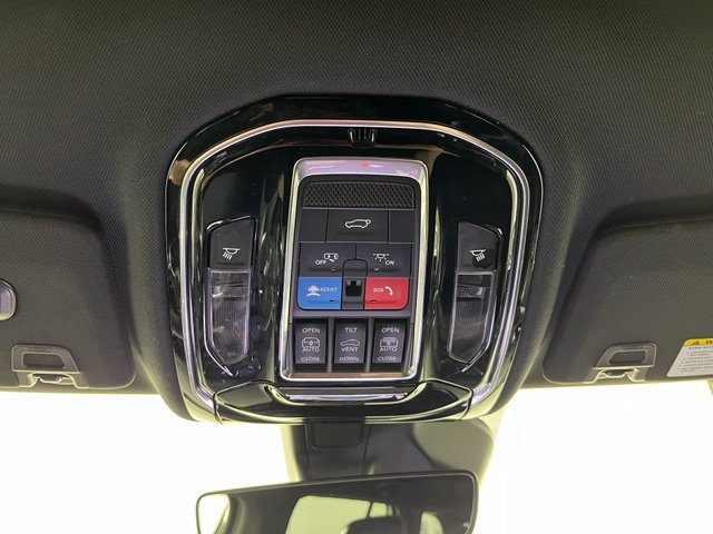 Used 2023 Jeep Grand Cherokee Overland AWD/4WD image 38