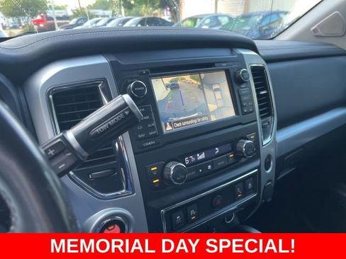 Used 2018 Nissan Titan PRO-4X w/ Pro-4x Convenience Package AWD/4WD image 19