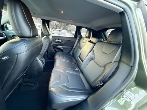 Used 2021 Jeep Cherokee Latitude Lux w/ Comfort/Convenience Group AWD/4WD image 26