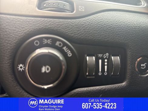 Used 2019 Jeep Cherokee Limited AWD/4WD image 20