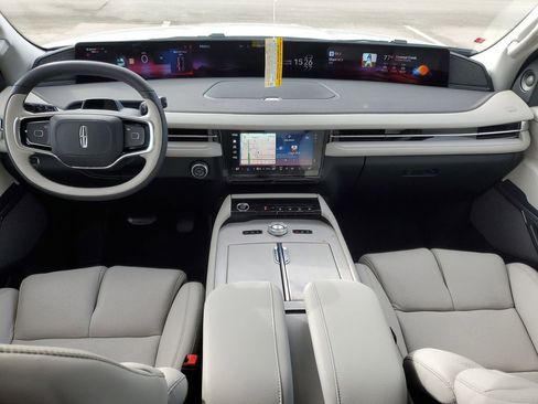 New 2025 Lincoln Navigator Reserve AWD/4WD image 15