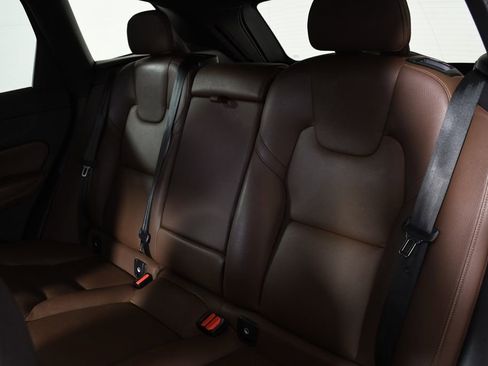 Used 2023 Volvo XC60 T8 Plus image 28