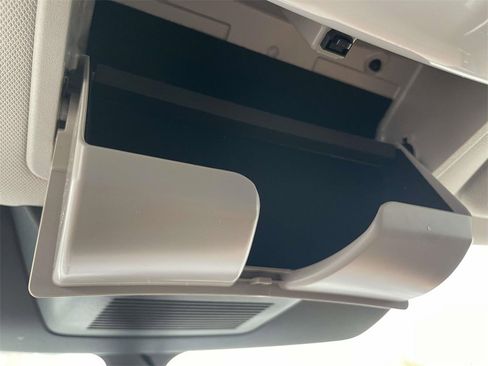 Used 2024 Nissan Pathfinder Platinum w/ Cargo Package image 30