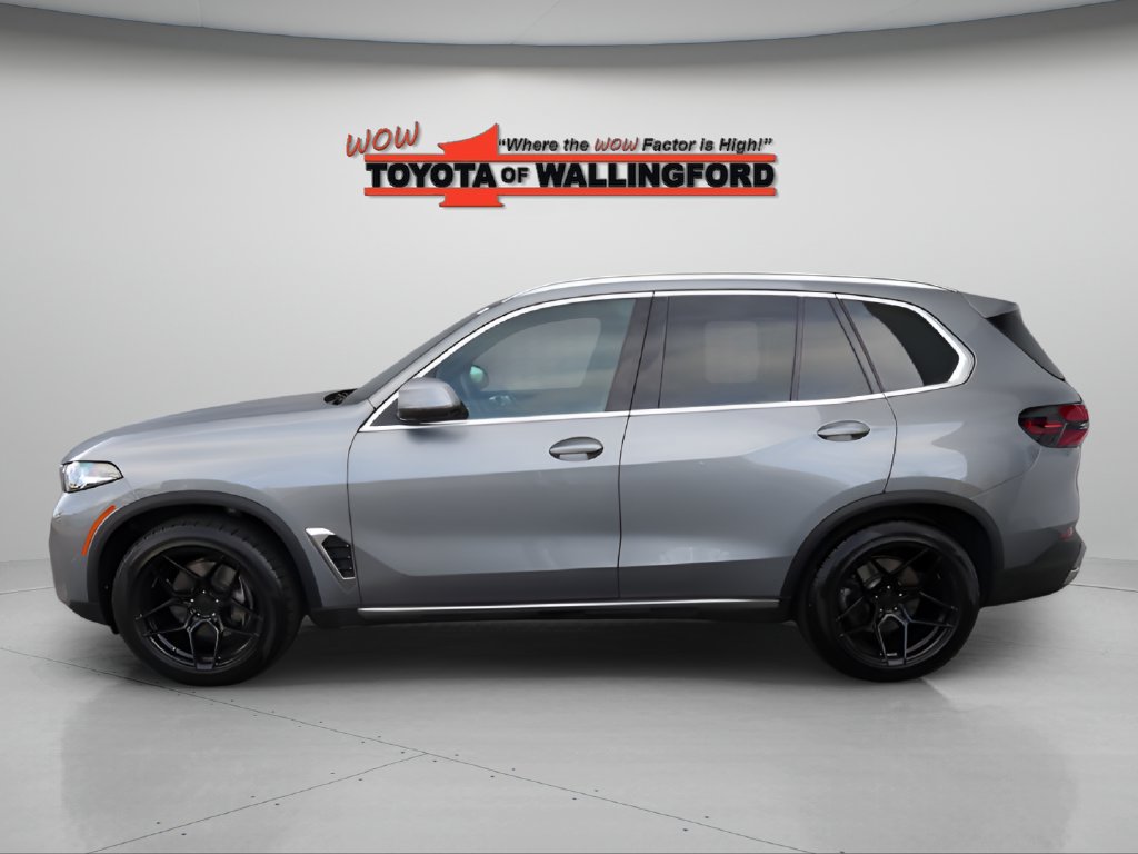 Used 2024 BMW X5 xDrive40i w/ Parking Assistance Package AWD/4WD image 2