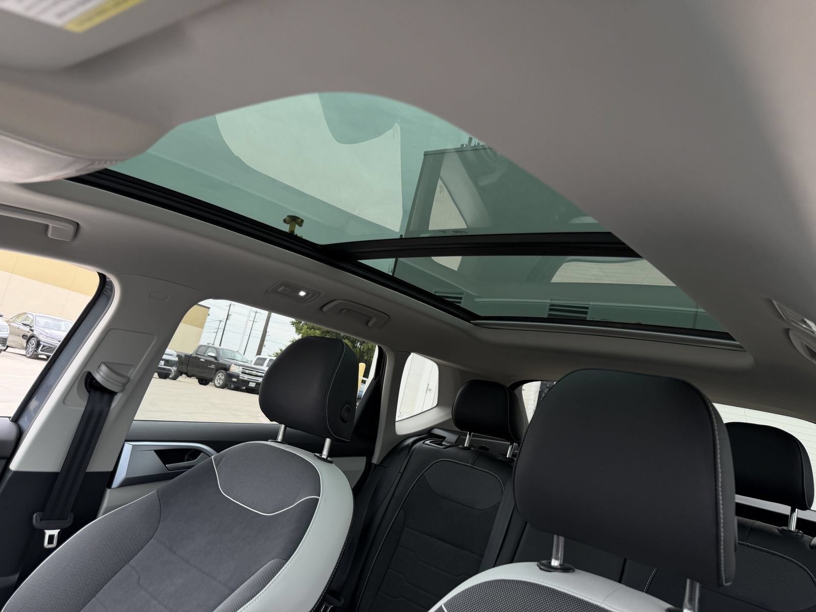New 2026 Volkswagen Taos SE FWD image 24